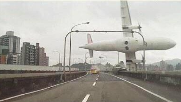 Article image for Amazing photo of plane crash in Taipei