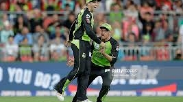 Article image for Historic night for Sydney Thunder as they continue unbeaten start to BBL05