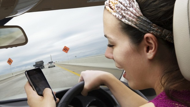 Article image for Drivers still reaching for phones despite hefty penalties