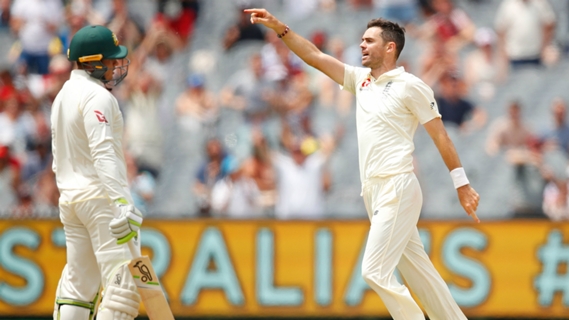 Article image for England on top at Lunch