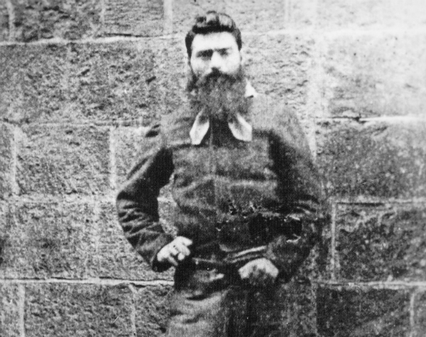 Descendent of Kelly victim calls for an end to the Ned Kelly myth