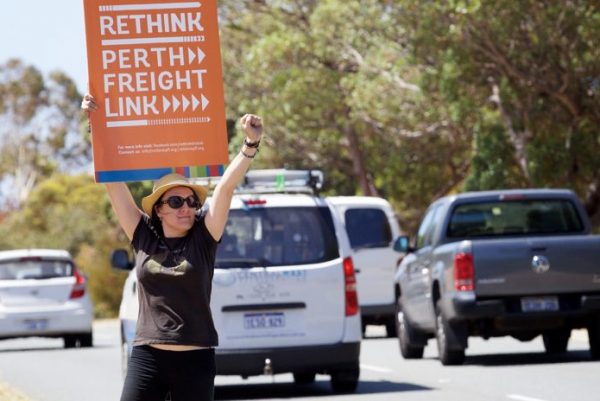 Article image for No Roe 8 and 9 but Labor promises less trucks on the road