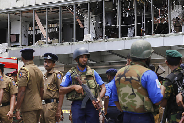 Two Australians are among hundreds killed in Sri Lanka bombings