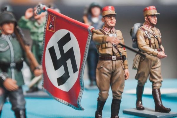 Auction slammed for selling Nazi memorabilia