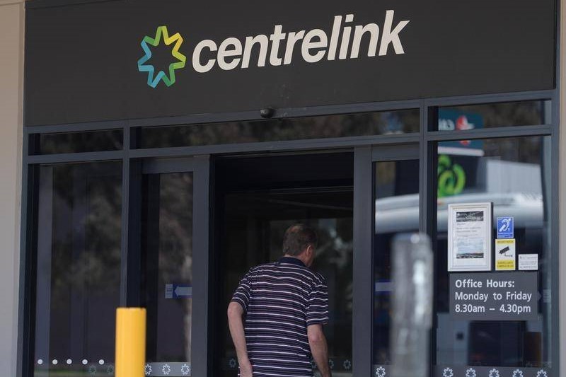 Government Services Minister says go online & don’t turn up to Centrelink…