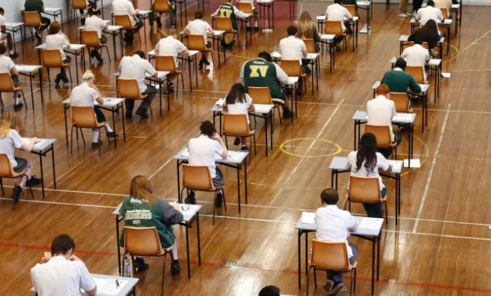 Female Year 12s struggling with study more than male peers