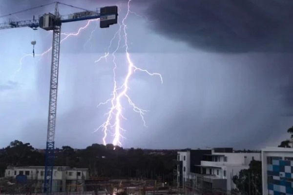 Article image for Severe thunderstorm warning as Perth drenched with rain