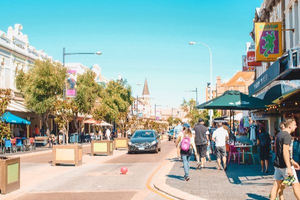 Is closing the Freo cafe strip to traffic a good idea?