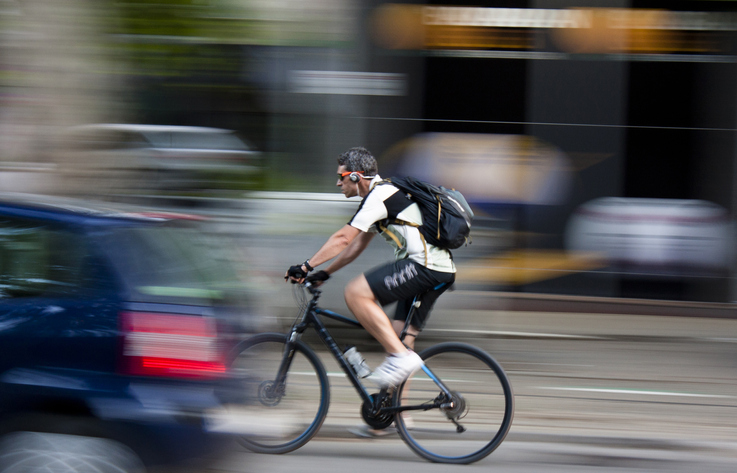 Aussies want cyclists banned from wearing headphones