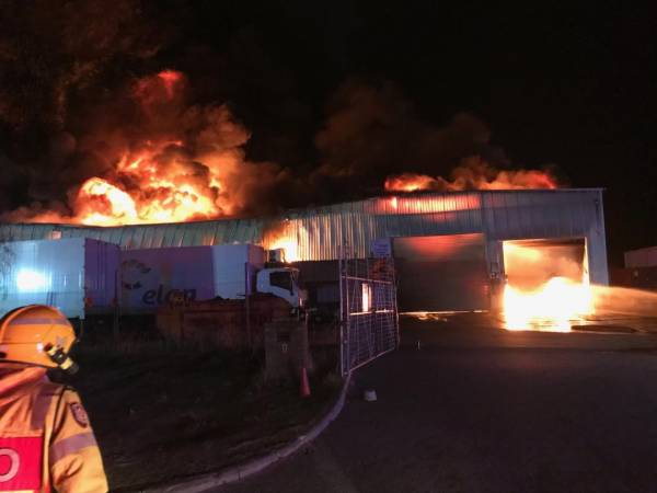 Article image for Tyre inferno causes traffic mayhem in south-eastern suburbs
