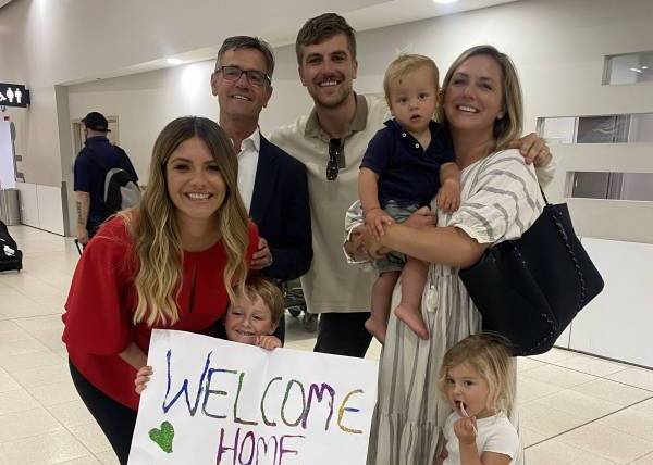 Article image for TV reporter’s emotional reunion as hard border comes down