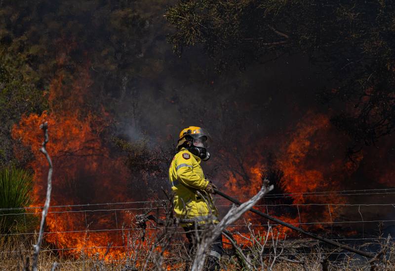 Article image for Firefighters brace for another hot day
