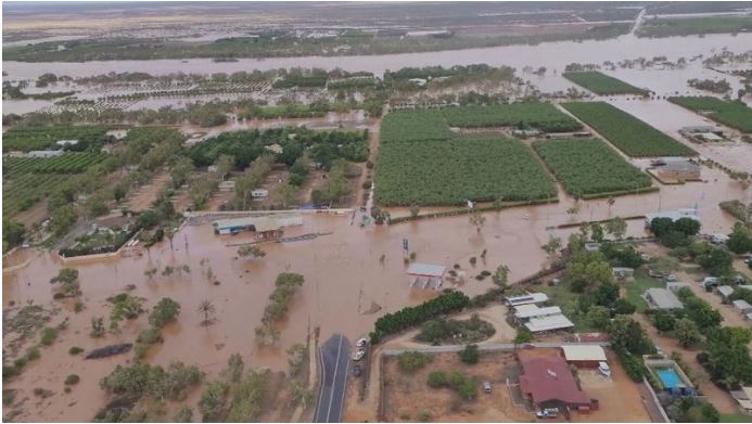Article image for Carnarvon residents assess damage after worst flood in 11 years