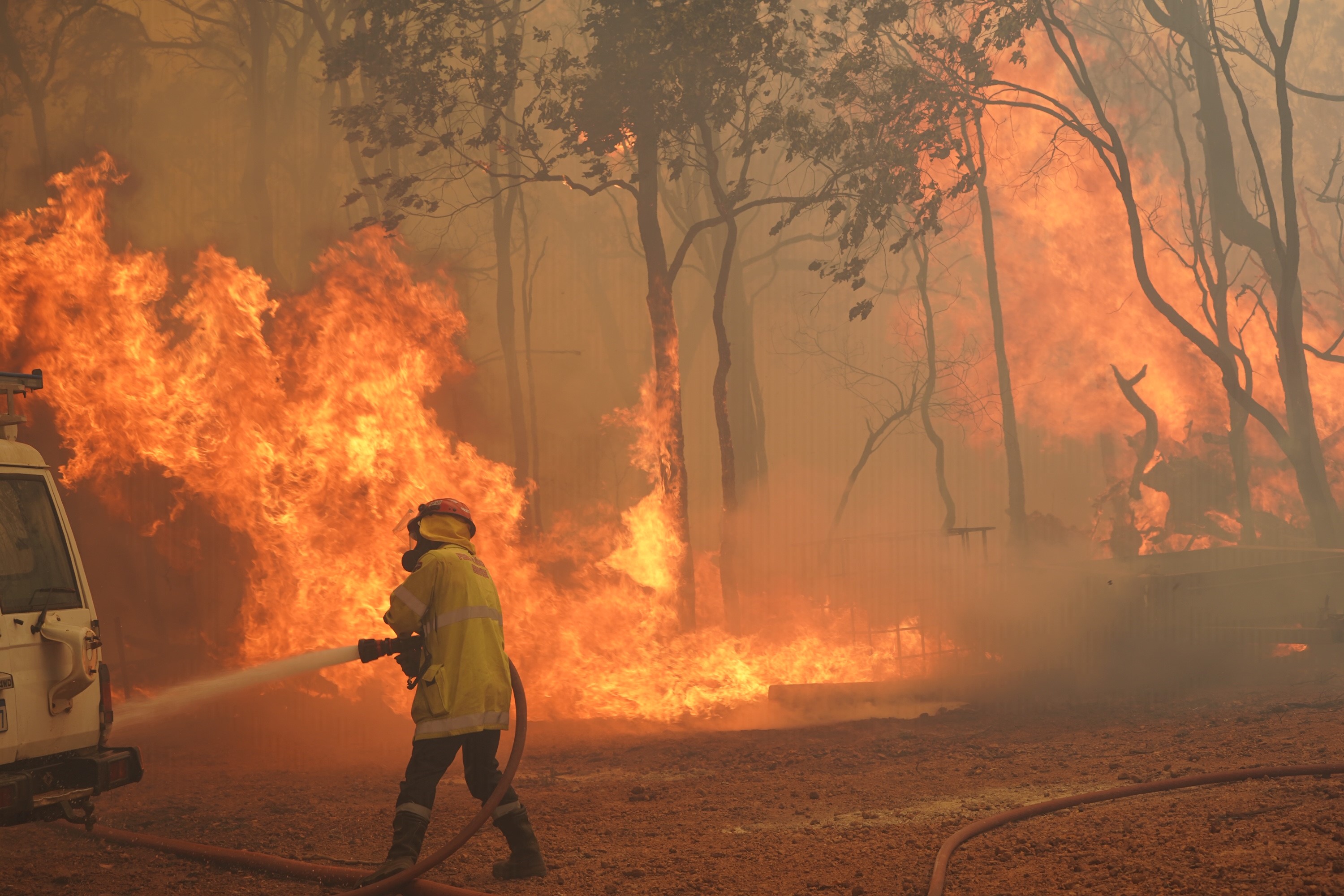 Article image for Raging inferno destroys 56 homes in Perth hills