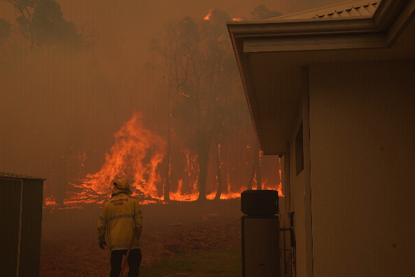 Favourable weather tonight as fire front grows