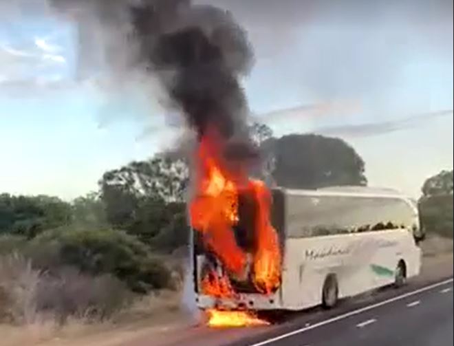 Article image for Bus fire causes traffic chaos on Kwinana Freeway