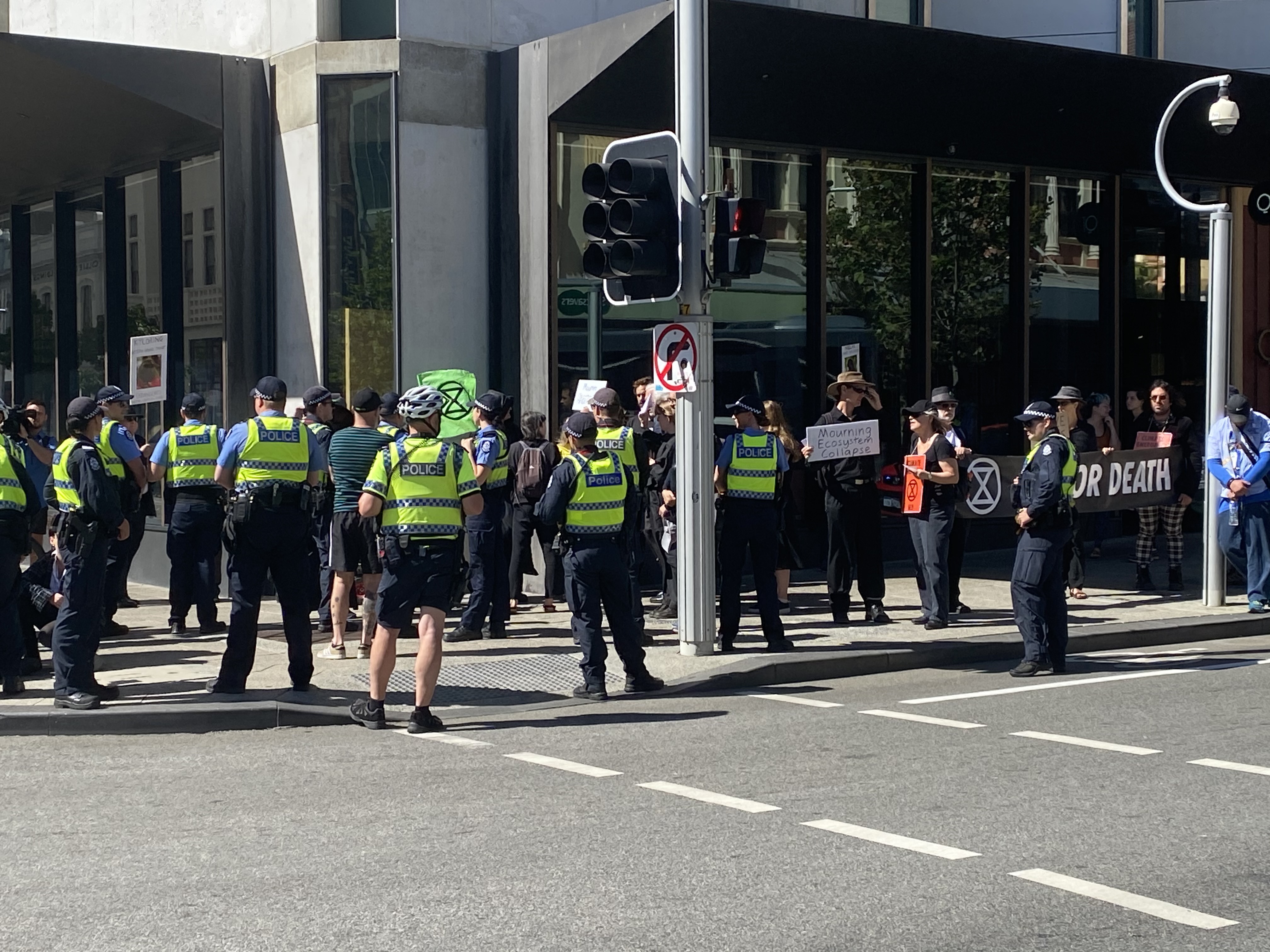 Article image for Extinction Rebellion protests begin to dwindle in Perth CBD