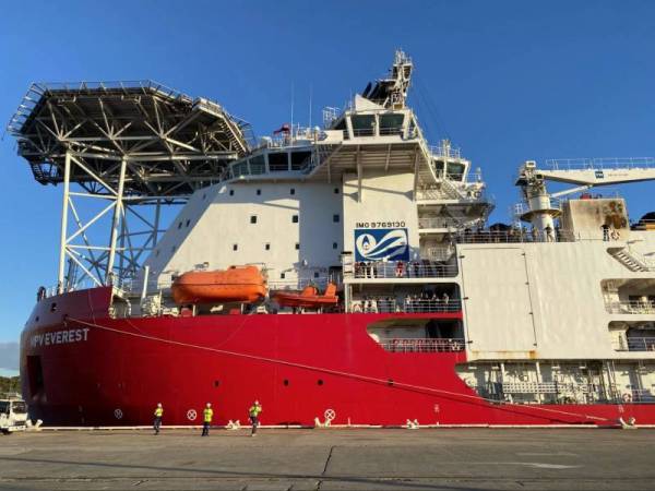 Article image for Union urges government to allow Antarctic supply ship crew to disembark in WA