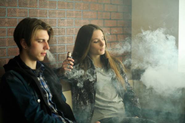 Article image for E-Cigarette advertising likened to old ‘sexy’ and ‘masculine’ tobacco ads