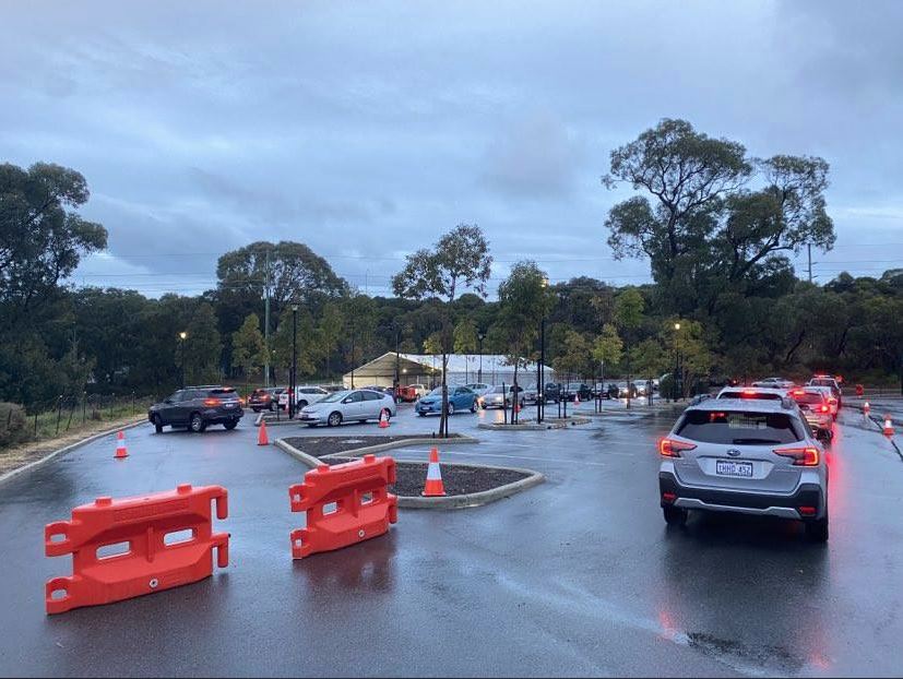 Article image for Long lines at testing clinics cause traffic chaos in Perth’s north