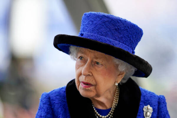 Article image for Queen returns to Windsor Castle after spending night in hospital