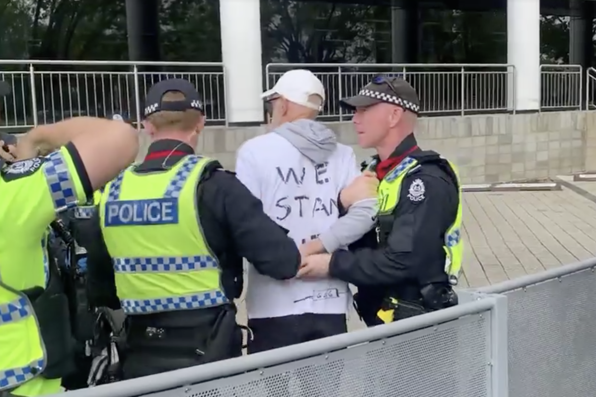 Article image for Arrest made as anti-vax and pro-vax protestors clash in East Perth