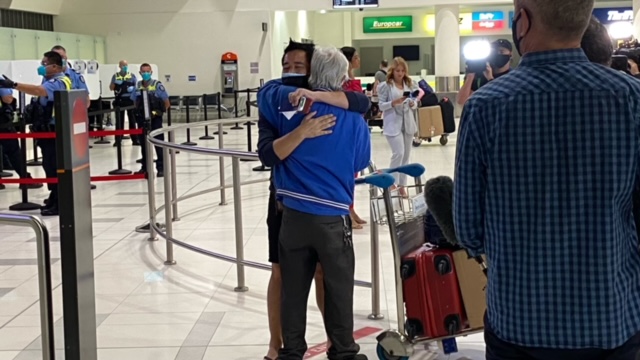 Article image for Emotions high at Perth Airport as WA border reopens