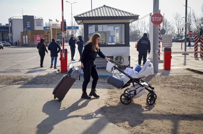 Article image for ‘Profoundly disturbing’: Humanitarian crisis unfolding as Ukrainians head for Polish border