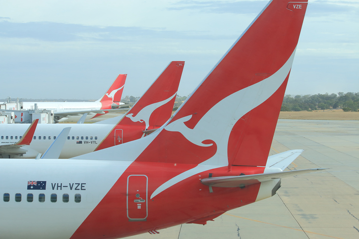 Article image for Qantas offers customers $50 and extra perks in apology for travel chaos