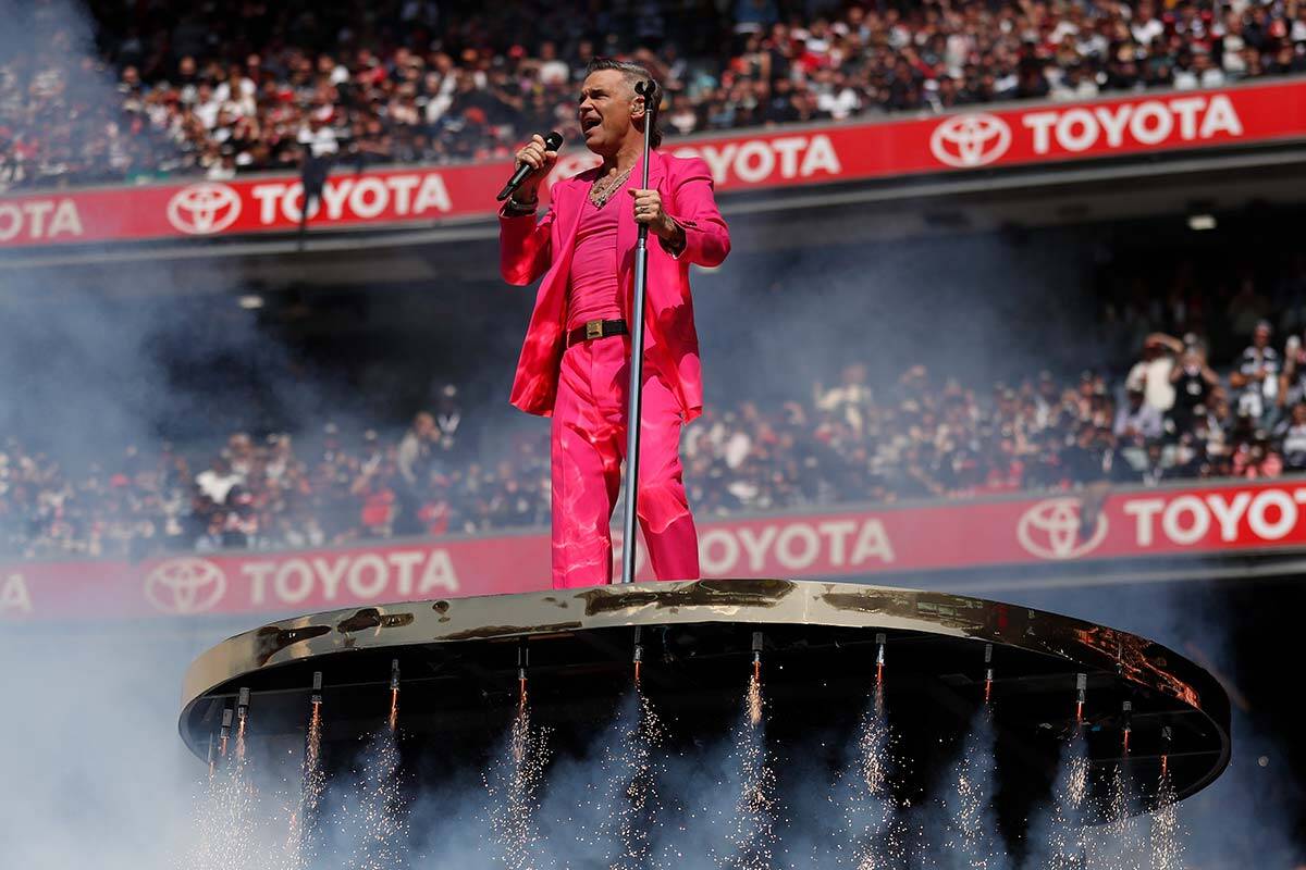 Article image for Peter Ford: The ‘beautiful’ touches that made Robbie Williams’ Grand Final performance