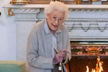 Queen Elizabeth II under medical supervision, doctors ‘concerned for her health’