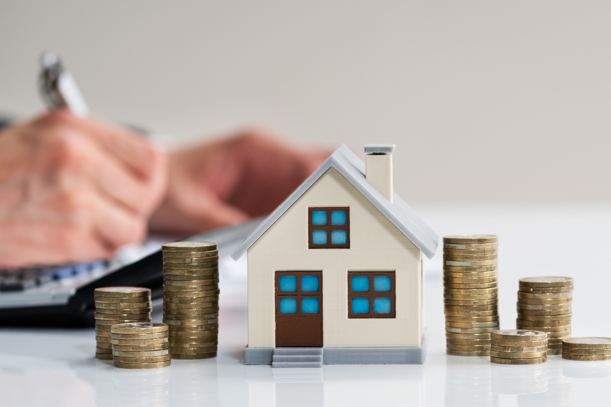 Article image for Economics expert tips housing prices to fall further than 10%