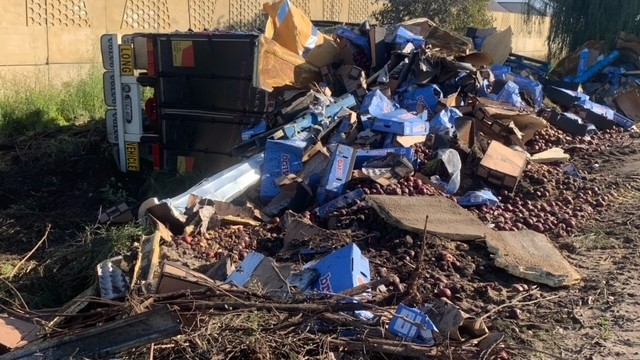 Article image for WATCH: Fruit truck rollover causes carnage on freeway