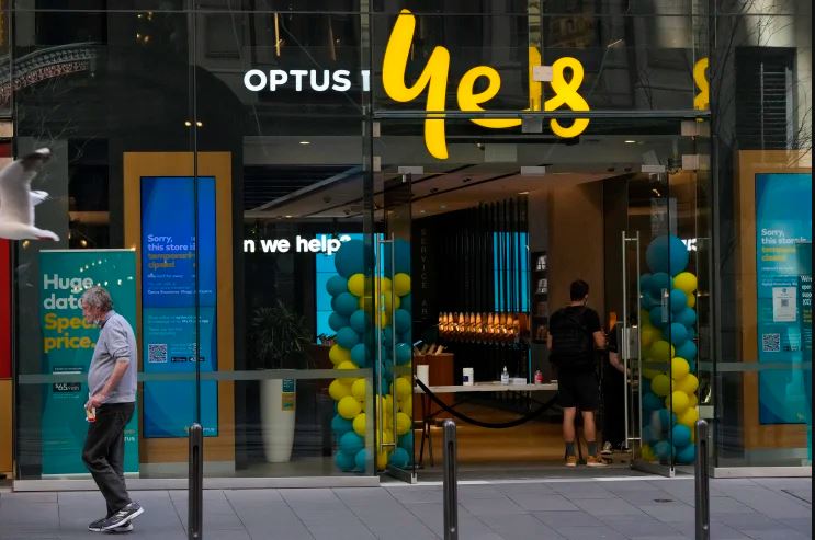 Article image for UPDATE: Tech guru warns of fresh leaks as Optus hacker apologises in bizarre twist