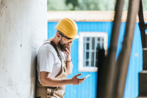 Article image for Death of the smoko? Time-poor tradies missing out on breaks