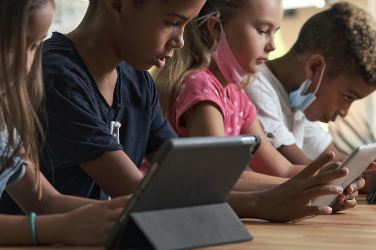 Article image for Children need to learn ‘how to self-regulate’ phone usage