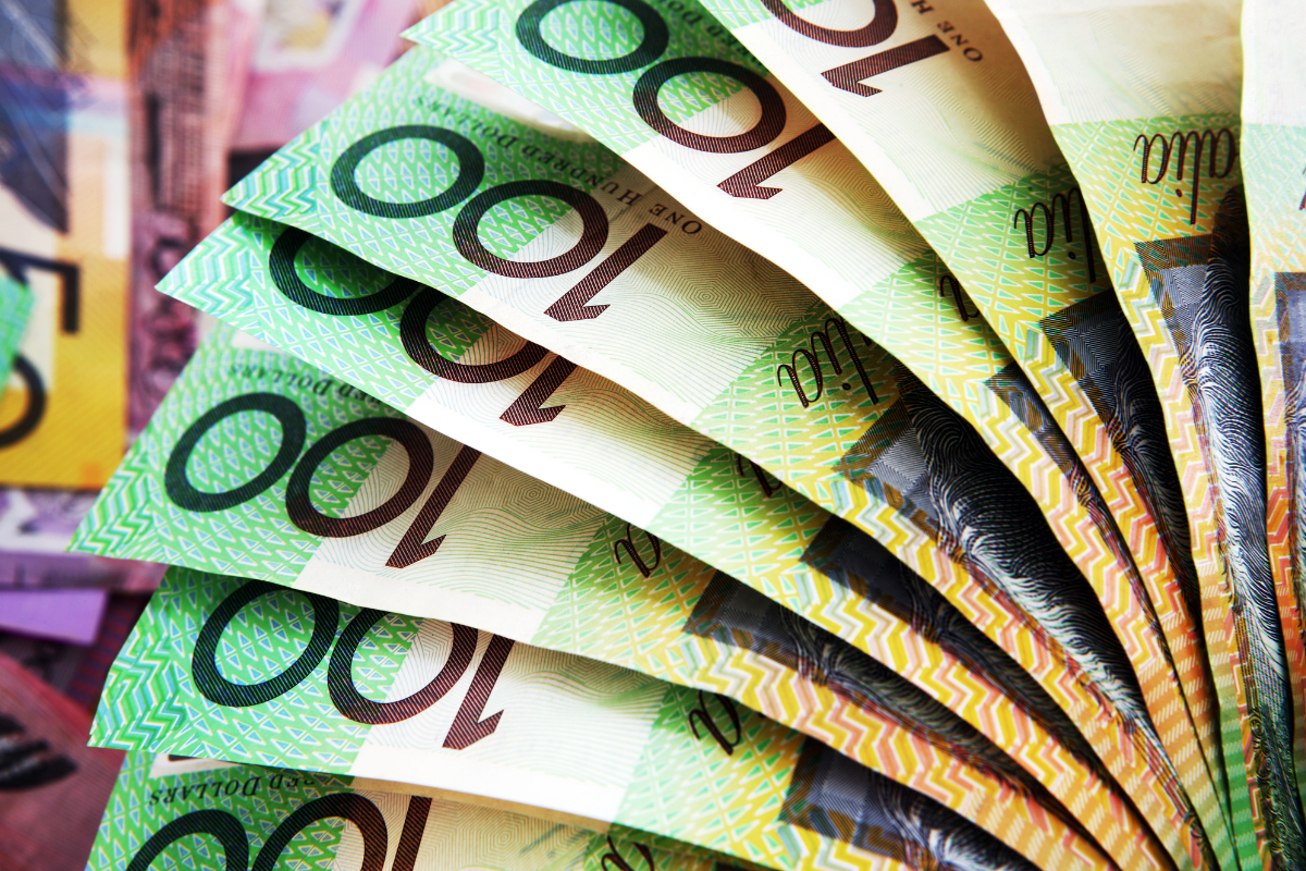 Article image for Communications Minister under fire for accepting $19k in Sportsbet donations