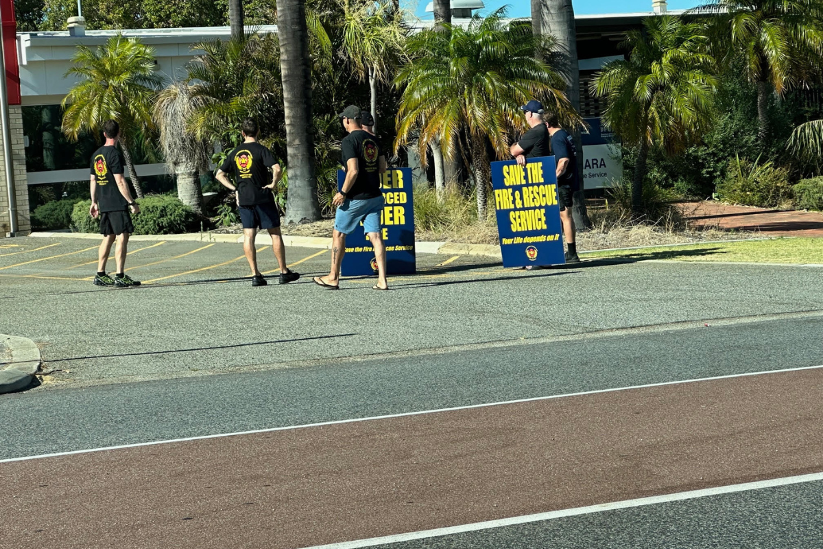 Article image for WA firefighters protest to highlight the crumbling of the service