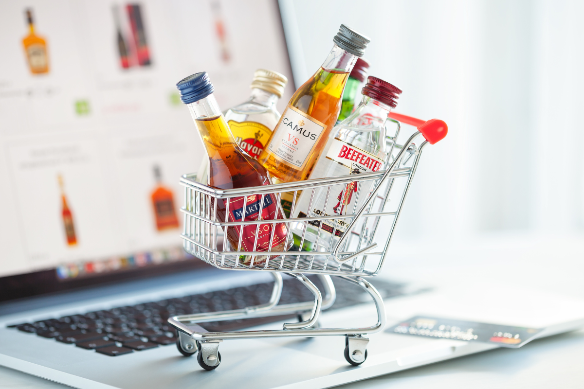 Article image for Experts concerned over the booming popularity of online alcohol sales