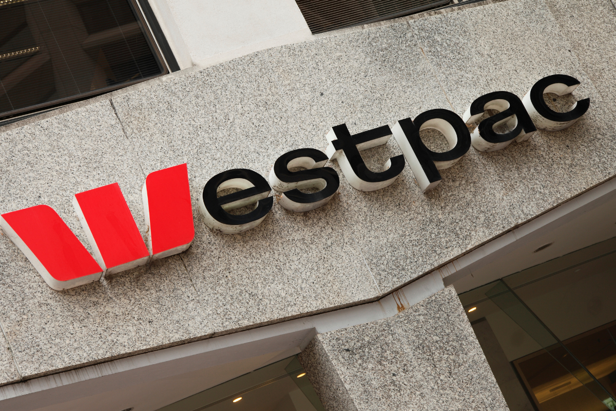 Article image for Westpac goes back on decision to close bank branches