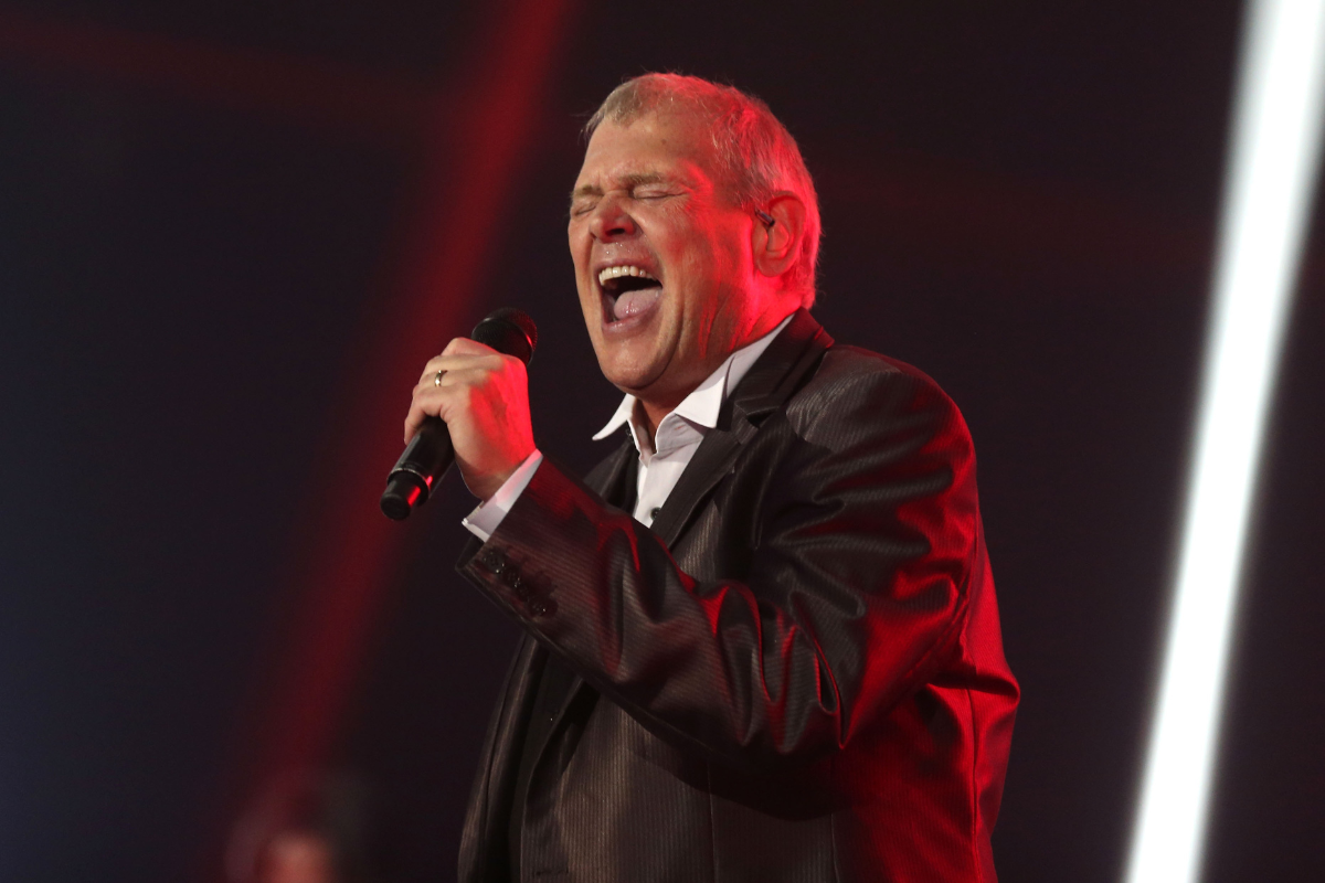 Internet goes to war over Farnham's Voice 'support'