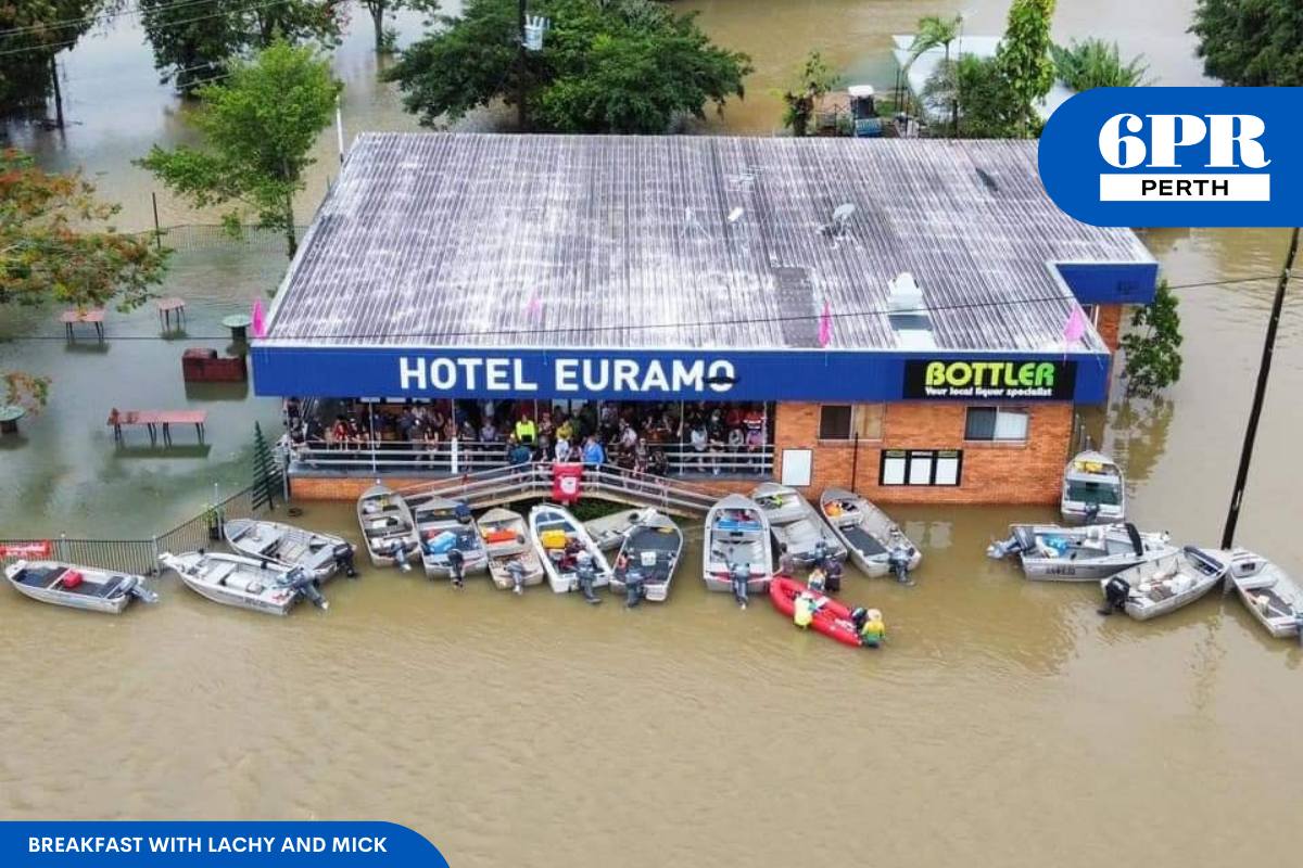 Article image for Wet bar: Queensland pub goes viral amid Aussie flood resilience