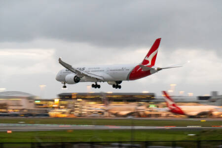 AMP and Qantas team up so you can earn points just by having money in your account