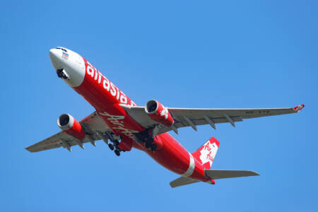 Expert dispels fears after another attempt to open emergency exit mid-flight