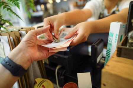 New survey reveals most Australians believe businesses should accept cash
