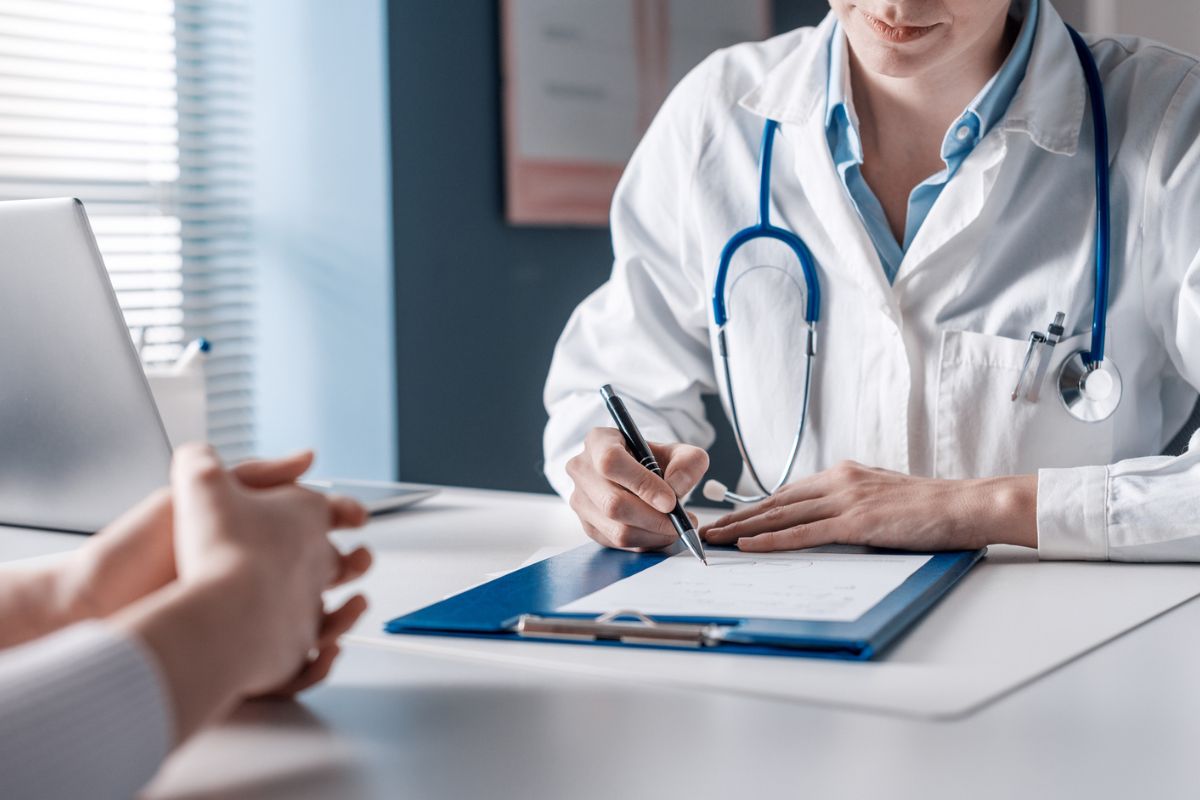 Article image for Aussies consulting specialist doctors plummeting with some charging up to $900 for appointments